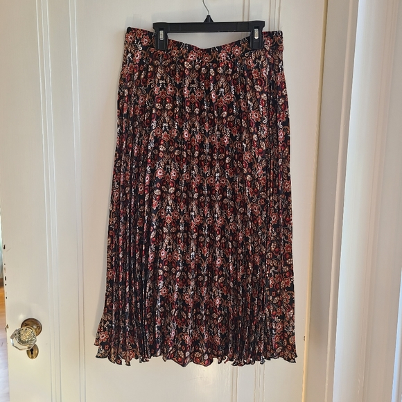 Max Studio Women's skirt - Picture 7 of 14